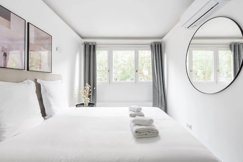 Appartement Ensoleille Buttes Chaumont - III Paris France