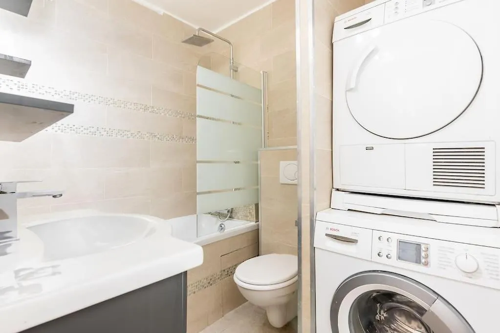 Appartement Ensoleille Buttes Chaumont - III Paris 0*,  France