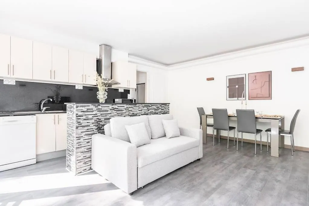 Appartement Ensoleille Buttes Chaumont - III Paris