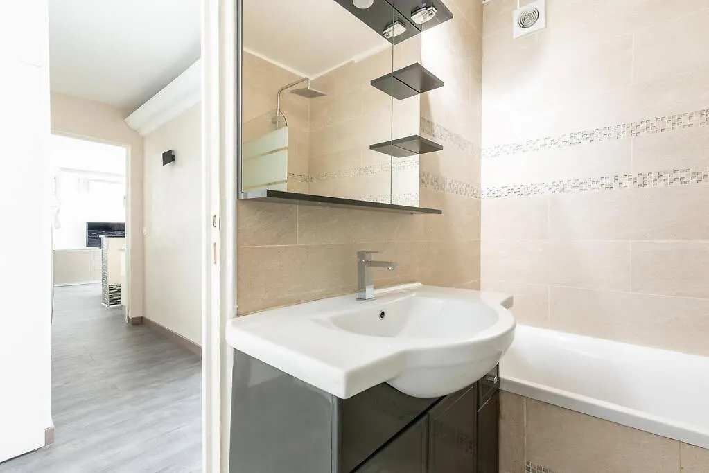 Apartment Appartement Ensoleille Buttes Chaumont - III Paris